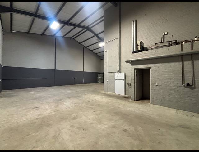 302M² WAREHOUSE TO LET IN STIKLAND INDUSTRIAL